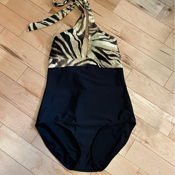 Fantasizer Swimsuit! - Picture 1 of 3